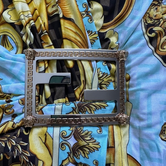 FENDACE GOWN - Picture 5 of 16